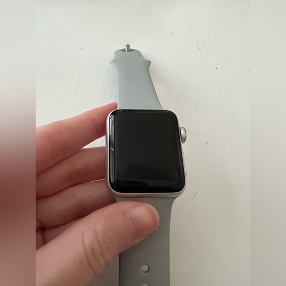 Apple Watch Series 3 38mm Silver case Grey Apple s/m Band GPS - Picture 6 of 6